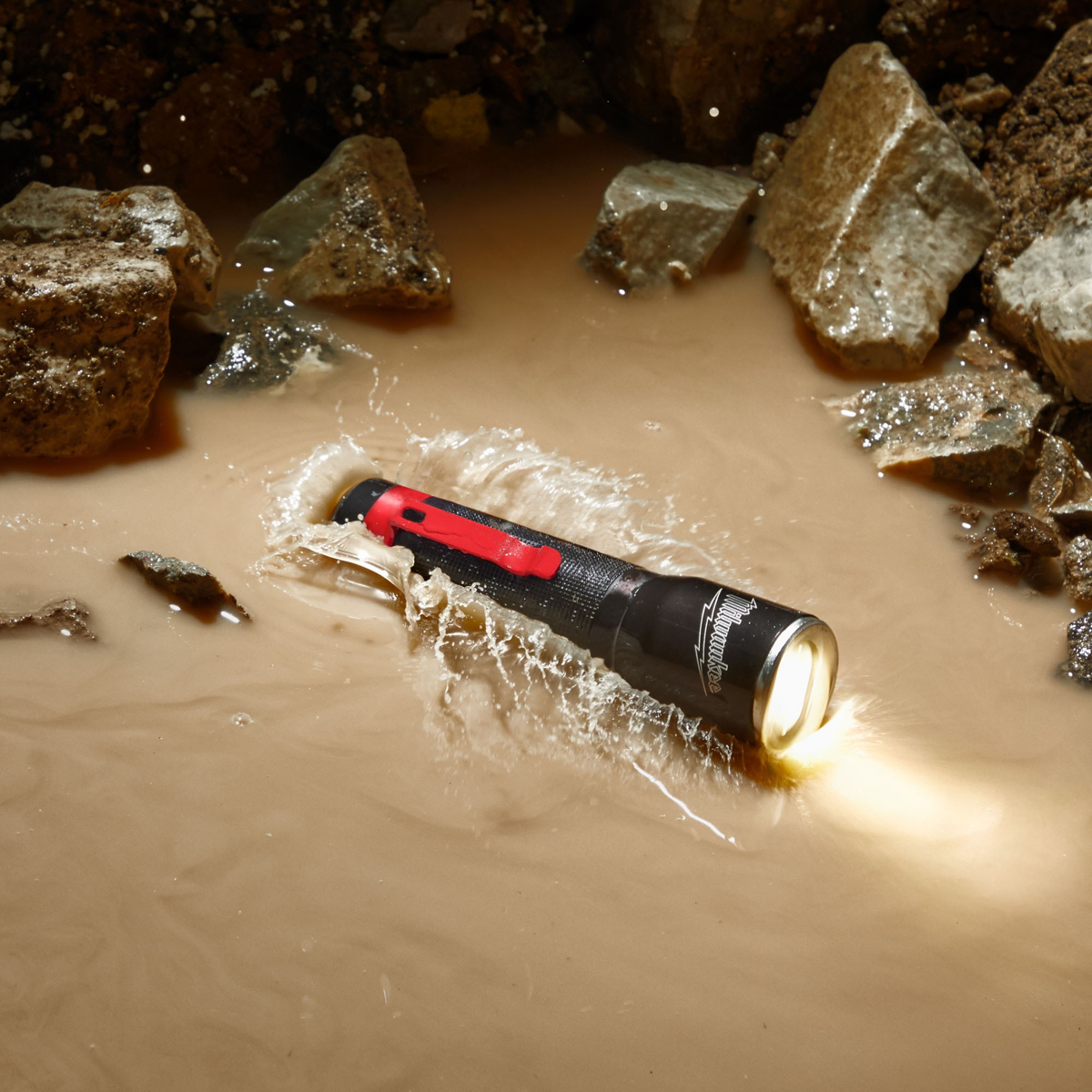 milwaukee flashlight 325 lumens 210721 for Milwaukee.. 325-Lumen LED Focusing : Tools & Home Improvement The compact flashlight is IP67 waterproof dustproof chemical resistant and survives repeated drops from 4 meters (12 ft.) to meet the daily demands of any jobsite Milwaukee 325-Lumen Flashlight with Focus